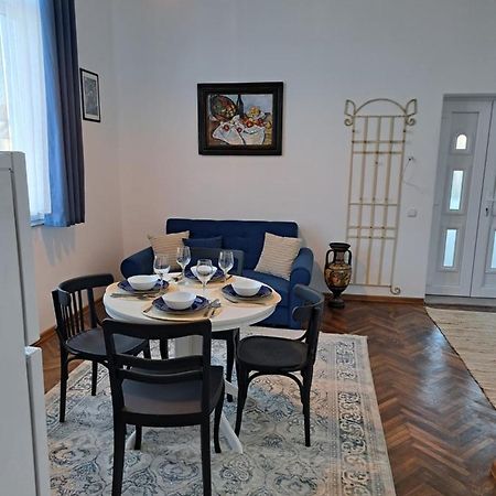 Weisz Apartment-City Center-Free Private Parking,Wifi,Ac Carei Esterno foto