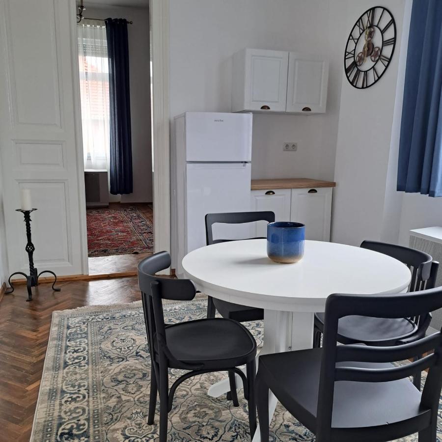 Weisz Apartment-City Center-Free Private Parking,Wifi,Ac Carei Esterno foto