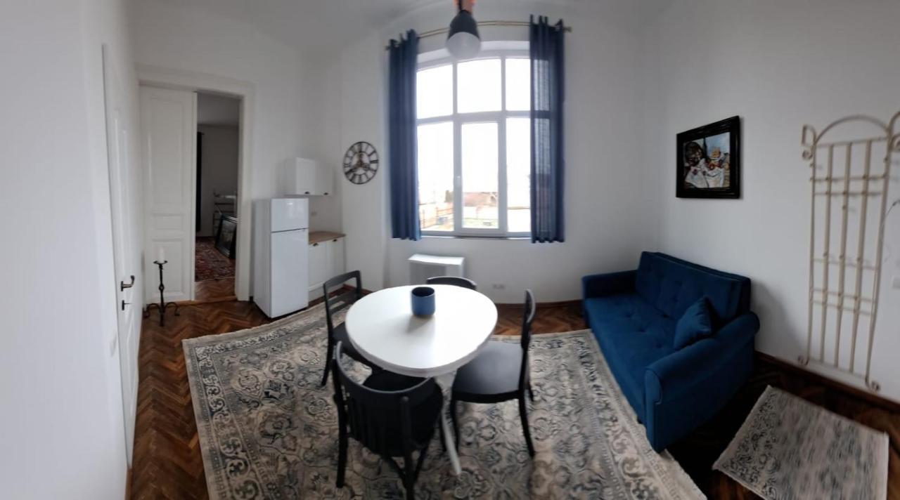 Weisz Apartment-City Center-Free Private Parking,Wifi,Ac Carei Esterno foto