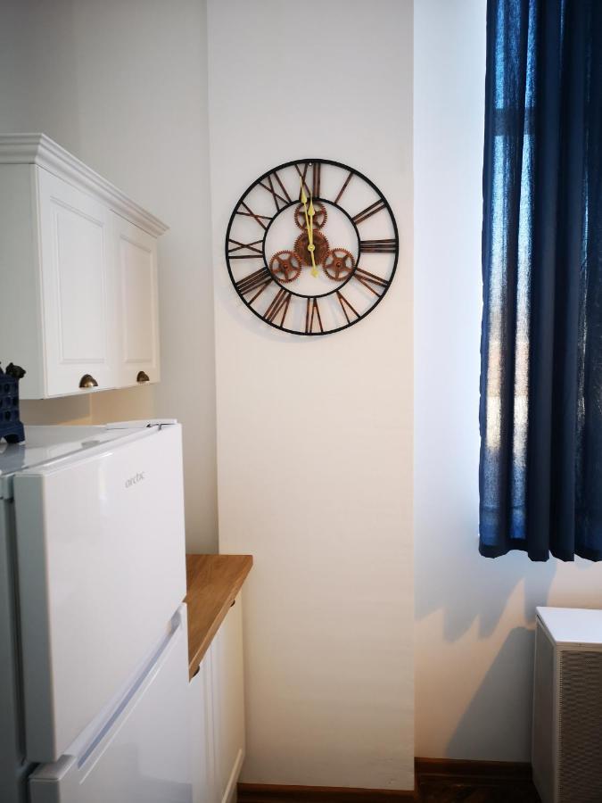 Weisz Apartment-City Center-Free Private Parking,Wifi,Ac Carei Esterno foto