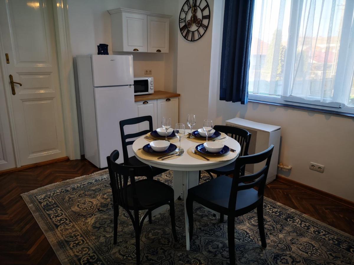 Weisz Apartment-City Center-Free Private Parking,Wifi,Ac Carei Esterno foto