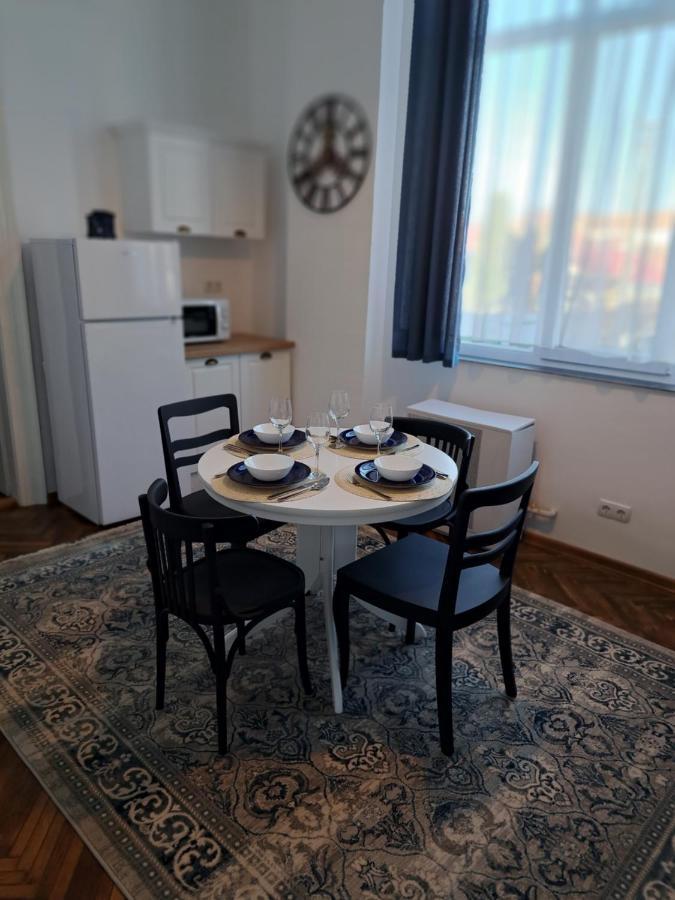 Weisz Apartment-City Center-Free Private Parking,Wifi,Ac Carei Esterno foto