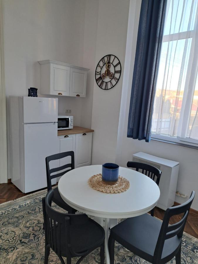 Weisz Apartment-City Center-Free Private Parking,Wifi,Ac Carei Esterno foto