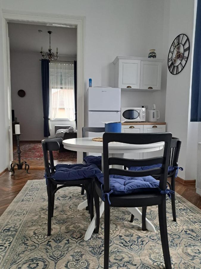 Weisz Apartment-City Center-Free Private Parking,Wifi,Ac Carei Esterno foto